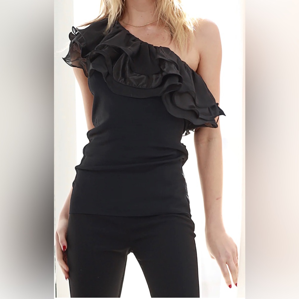 NWT DOLCE CABO RUFFLE ONE-SHOULDER TOP